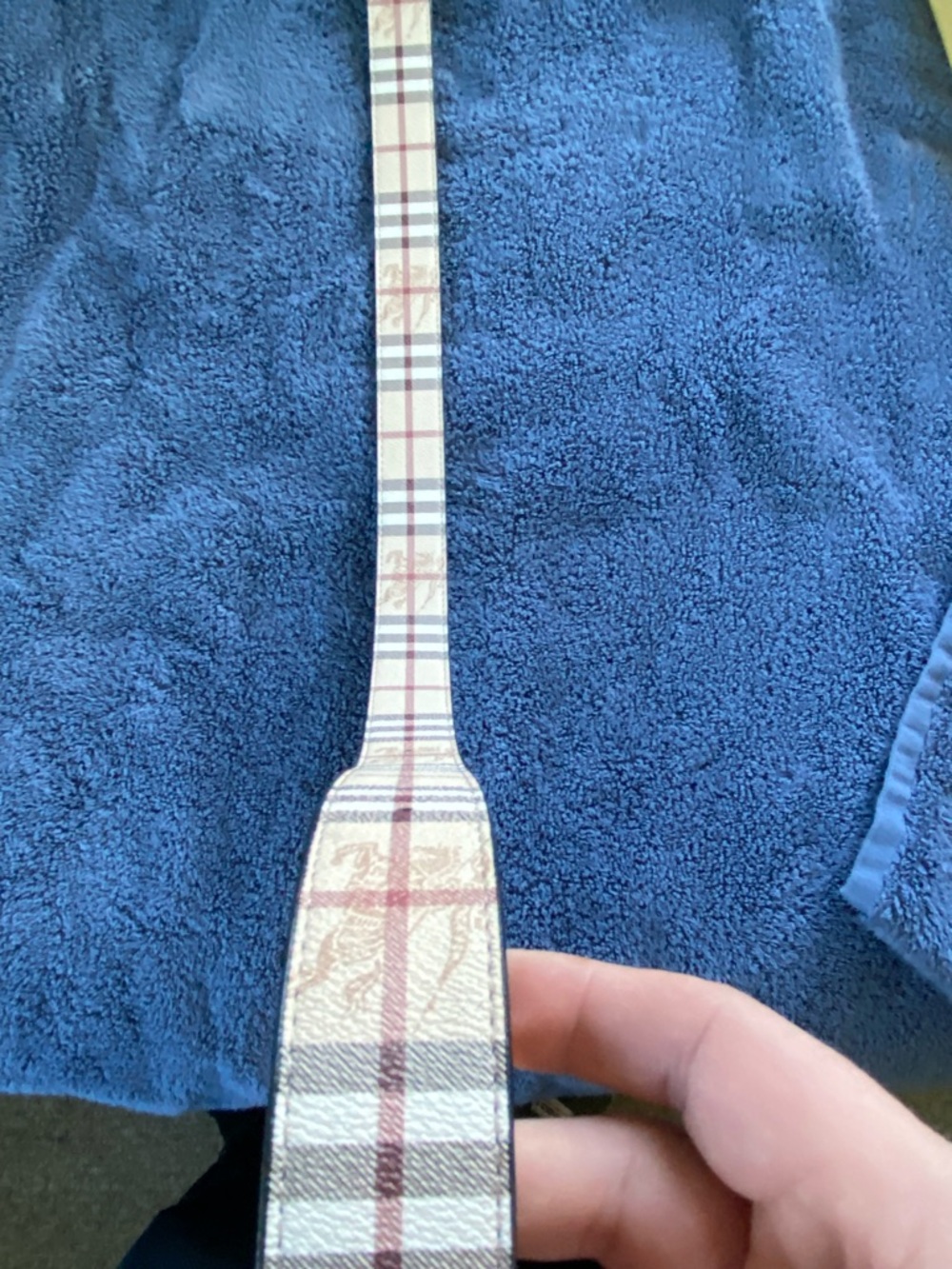 Reversable Burberry belt with gold “B” buckle. 115cm - Picture 4 of 8